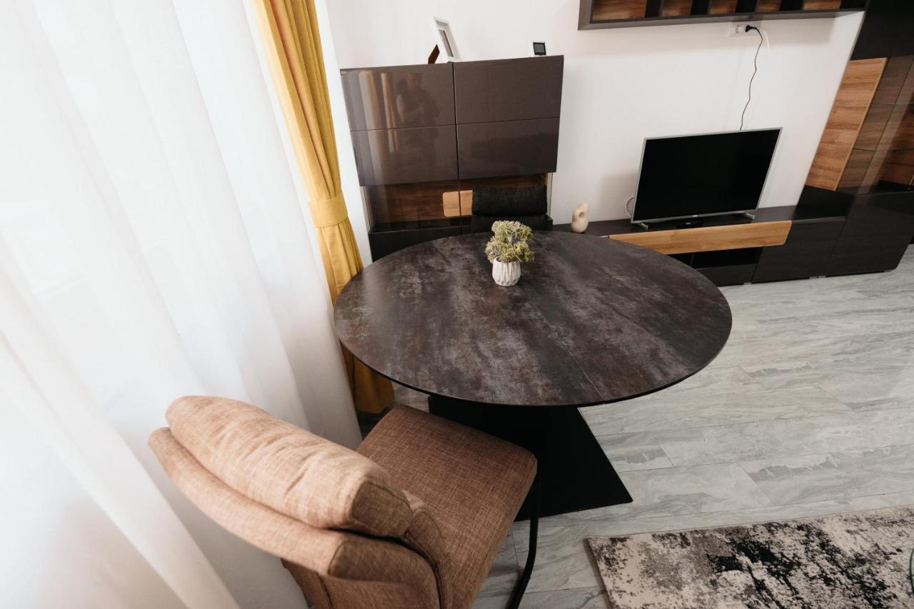 Luxury Cozy Apartments - City Center Suceava Exterior foto