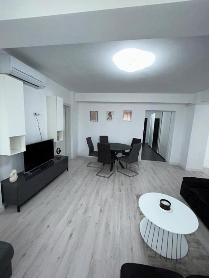 Luxury Cozy Apartments - City Center Suceava Exterior foto